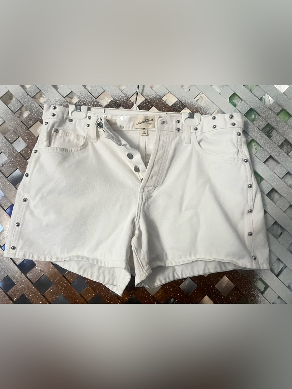 Universal Threads  Summer White Studded High-Waist Baggy Denim Shorts Sz 10